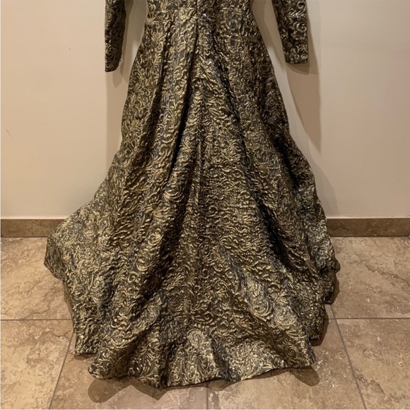 Brocade ballgown - Picture 3 of 8